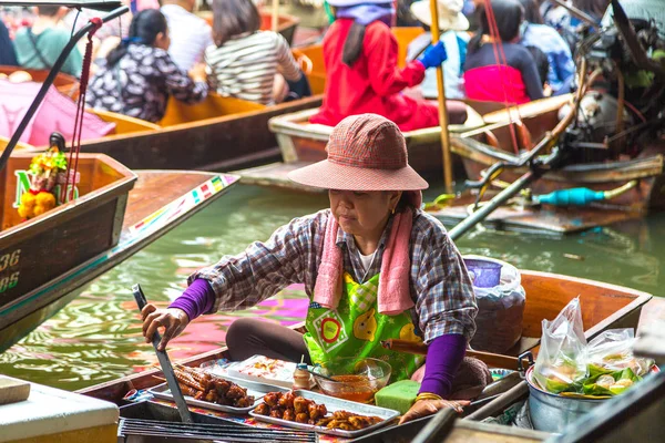 Bangkok Thailandia Marzo 2018 Mercato Galleggiante Thailandia Una Giornata Estiva — Foto Stock