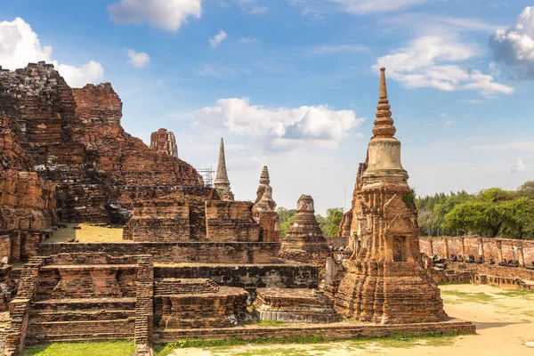 Ayutthaya Historical Park Ayutthaya, Tayland bir yaz günü içinde
