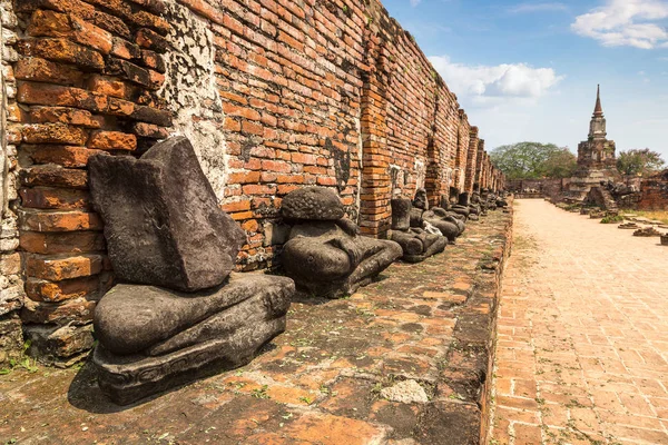 Ayutthaya Historical Park Ayutthaya, Tayland bir yaz günü içinde