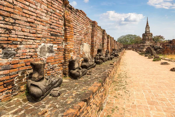 Ayutthaya Historical Park Ayutthaya, Tayland bir yaz günü içinde