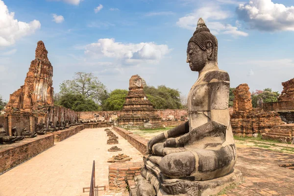 Ayutthaya Historical Park Ayutthaya, Tayland bir yaz günü içinde