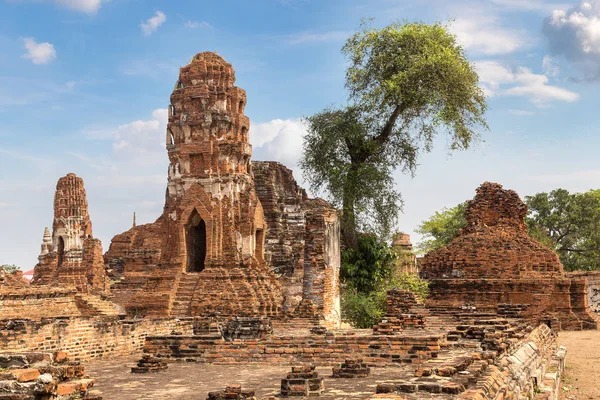 Ayutthaya Historical Park Ayutthaya, Tayland bir yaz günü içinde