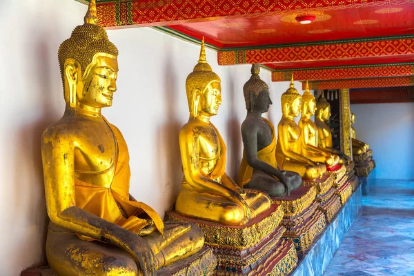 Estatuas Buda Oro Templo Wat Pho Bangkok Día Verano —  Fotos de Stock