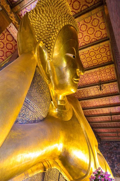 Obří Buddha Ležící Uvnitř Chrámu Wat Pho Bangkoku Letním Dni — Stock fotografie