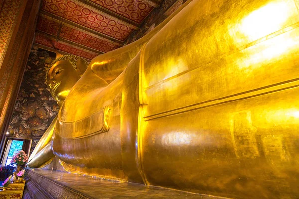 Dev Yatan Buda Wat Pho Tapınakta Bir Yaz Günü Bangkok — Stok fotoğraf