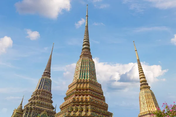 Wat Pho tapınakta bir yaz günü Bangkok