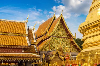 Golden pagoda Wat Phra Bu DOI Suthep Chiang Mai, Tayland bir yaz günü içinde