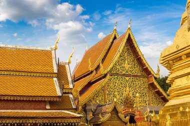 Golden pagoda Wat Phra Bu DOI Suthep Chiang Mai, Tayland bir yaz günü içinde