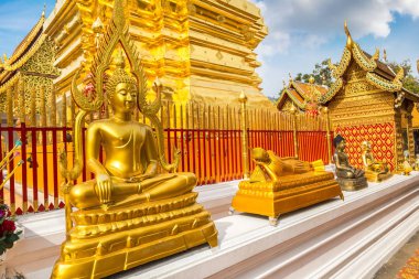 Golden pagoda Wat Phra Bu DOI Suthep Chiang Mai, Tayland bir yaz günü içinde