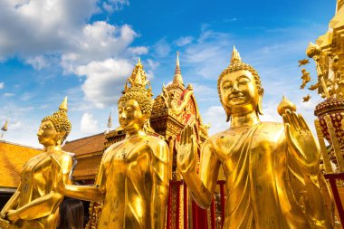 Golden pagoda Wat Phra Bu DOI Suthep Chiang Mai, Tayland bir yaz günü içinde