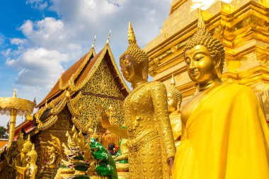 Golden pagoda Wat Phra Bu DOI Suthep Chiang Mai, Tayland bir yaz günü içinde