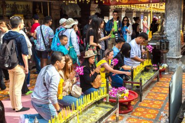 Chiang Mai, Tayland - 29 Mart 2018: Golden pagoda Wat Phra Bu DOI Suthep Chiang Mai, Tayland bir yaz günü içinde