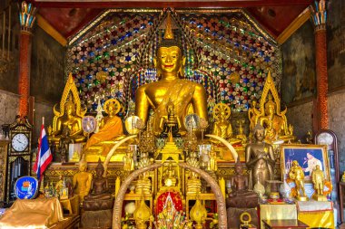 Chiang Mai, Tayland - 29 Mart 2018: Golden pagoda Wat Phra Bu DOI Suthep Chiang Mai, Tayland bir yaz günü içinde