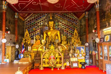 Chiang Mai, Tayland - 29 Mart 2018: Golden pagoda Wat Phra Bu DOI Suthep Chiang Mai, Tayland bir yaz günü içinde