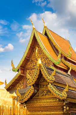 Golden pagoda Wat Phra Bu DOI Suthep Chiang Mai, Tayland bir yaz günü içinde