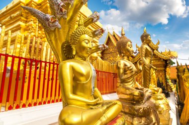 Golden pagoda Wat Phra Bu DOI Suthep Chiang Mai, Tayland bir yaz günü içinde