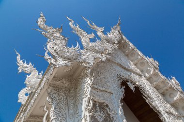 Chiang Rai, Tayland bir yaz günü beyaz tapınakta (Wat Rong Khun)