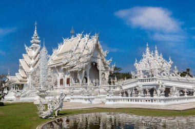 Chiang Rai, Tayland bir yaz günü beyaz tapınakta (Wat Rong Khun)