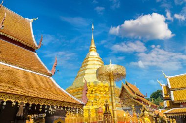 Golden pagoda Wat Phra Bu DOI Suthep Chiang Mai, Tayland bir yaz günü içinde