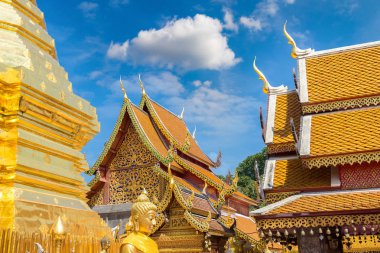 Golden pagoda Wat Phra Bu DOI Suthep Chiang Mai, Tayland bir yaz günü içinde