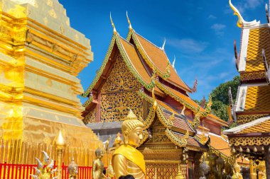 Golden pagoda Wat Phra Bu DOI Suthep Chiang Mai, Tayland bir yaz günü içinde