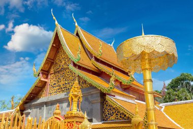Golden pagoda Wat Phra Bu DOI Suthep Chiang Mai, Tayland bir yaz günü içinde