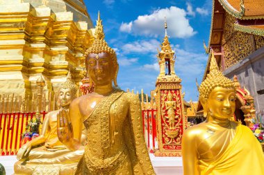 Golden pagoda Wat Phra Bu DOI Suthep Chiang Mai, Tayland bir yaz günü içinde