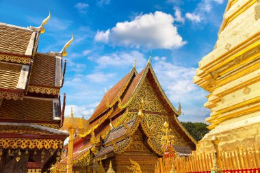 Golden pagoda Wat Phra Bu DOI Suthep Chiang Mai, Tayland bir yaz günü içinde