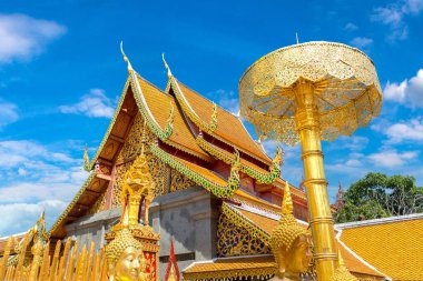 Golden pagoda Wat Phra Bu DOI Suthep Chiang Mai, Tayland bir yaz günü içinde