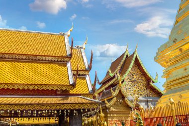 Golden pagoda Wat Phra Bu DOI Suthep Chiang Mai, Tayland bir yaz günü içinde