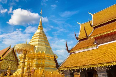 Golden pagoda Wat Phra Bu DOI Suthep Chiang Mai, Tayland bir yaz günü içinde