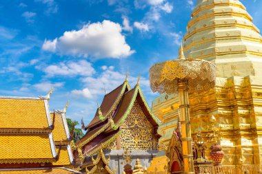 Golden pagoda Wat Phra Bu DOI Suthep Chiang Mai, Tayland bir yaz günü içinde