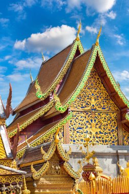 Golden pagoda Wat Phra Bu DOI Suthep Chiang Mai, Tayland bir yaz günü içinde