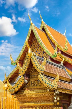Golden pagoda Wat Phra Bu DOI Suthep Chiang Mai, Tayland bir yaz günü içinde