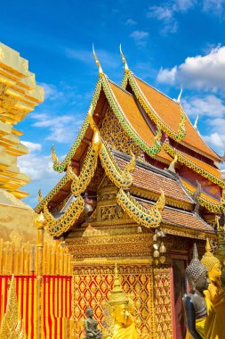 Golden pagoda Wat Phra Bu DOI Suthep Chiang Mai, Tayland bir yaz günü içinde