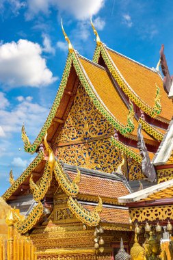 Golden pagoda Wat Phra Bu DOI Suthep Chiang Mai, Tayland bir yaz günü içinde