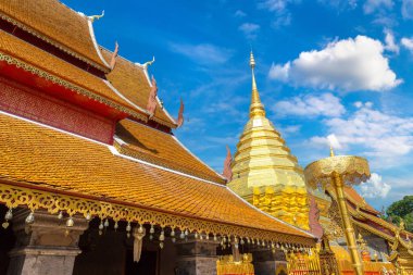 Golden pagoda Wat Phra Bu DOI Suthep Chiang Mai, Tayland bir yaz günü içinde