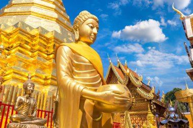 Golden pagoda Wat Phra Bu DOI Suthep Chiang Mai, Tayland bir yaz günü içinde