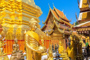 Golden pagoda Wat Phra Bu DOI Suthep Chiang Mai, Tayland bir yaz günü içinde