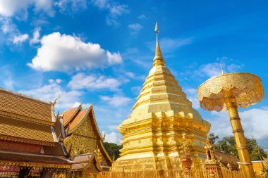 Golden pagoda Wat Phra Bu DOI Suthep Chiang Mai, Tayland bir yaz günü içinde