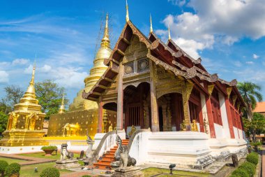 Wat Phra Singh - Chiang Mai, Tayland bir yaz günü tapınakta Budistler