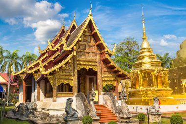 Wat Phra Singh - Chiang Mai, Tayland bir yaz günü tapınakta Budistler