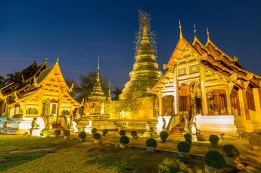 Wat Phra Singh - Chiang Mai, Tayland bir yaz günü tapınakta Budistler