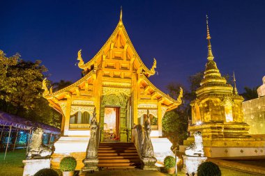 Chiang Mai, Tayland - 29 Mart 2018: Wat Phra Singh - Chiang Mai, Tayland bir yaz günü tapınakta Budistler