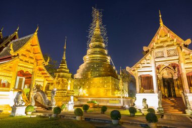 Chiang Mai, Tayland - 29 Mart 2018: Wat Phra Singh - Chiang Mai, Tayland bir yaz günü tapınakta Budistler