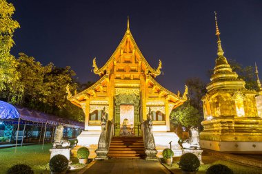 Chiang Mai, Tayland - 29 Mart 2018: Wat Phra Singh - Chiang Mai, Tayland bir yaz günü tapınakta Budistler