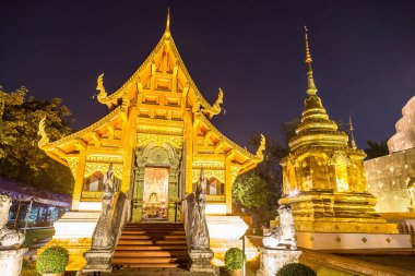 Chiang Mai, Tayland - 29 Mart 2018: Wat Phra Singh - Chiang Mai, Tayland bir yaz günü tapınakta Budistler