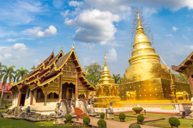 Chiang Mai, Tayland - 29 Mart 2018: Wat Phra Singh - Chiang Mai, Tayland bir yaz günü tapınakta Budistler
