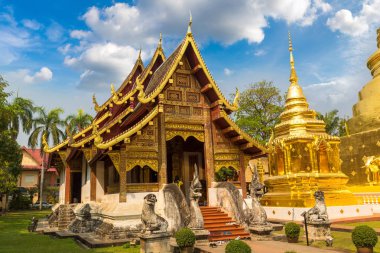 Chiang Mai, Tayland - 29 Mart 2018: Wat Phra Singh - Chiang Mai, Tayland bir yaz günü tapınakta Budistler