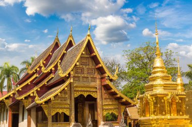 Chiang Mai, Tayland - 29 Mart 2018: Wat Phra Singh - Chiang Mai, Tayland bir yaz günü tapınakta Budistler